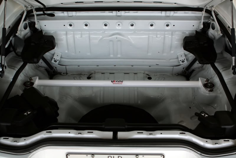 CIVIC/CRX/SOL/INTEGRA 88-00 ULTRARACING REAR UPPER STRUTBAR - Imagen 2