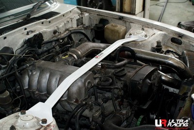 NISSAN 280ZX 79-83 ULTRARACING 2-POINT FRONT UPPER STRUTBAR