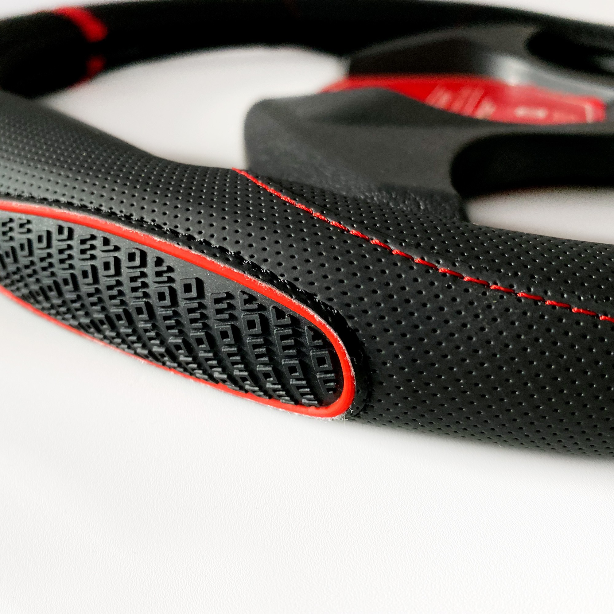 FUNDA VOLANTE MOMO SUPERGRIP UNIVERSAL NEGRO Y ROJO 38-39CM - Imagen 2